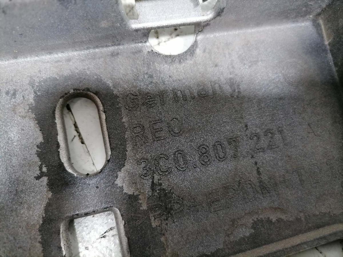 VW Passat 3C B6 original Sto&szlig;stange Stossf&auml;nger vorn LA7W Reflexsilber Bj.2005